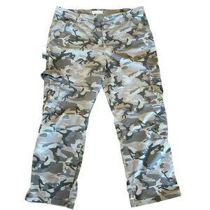 Abercrombie Curve Love Ultra High Rise Camo Cargo Pants Size 20